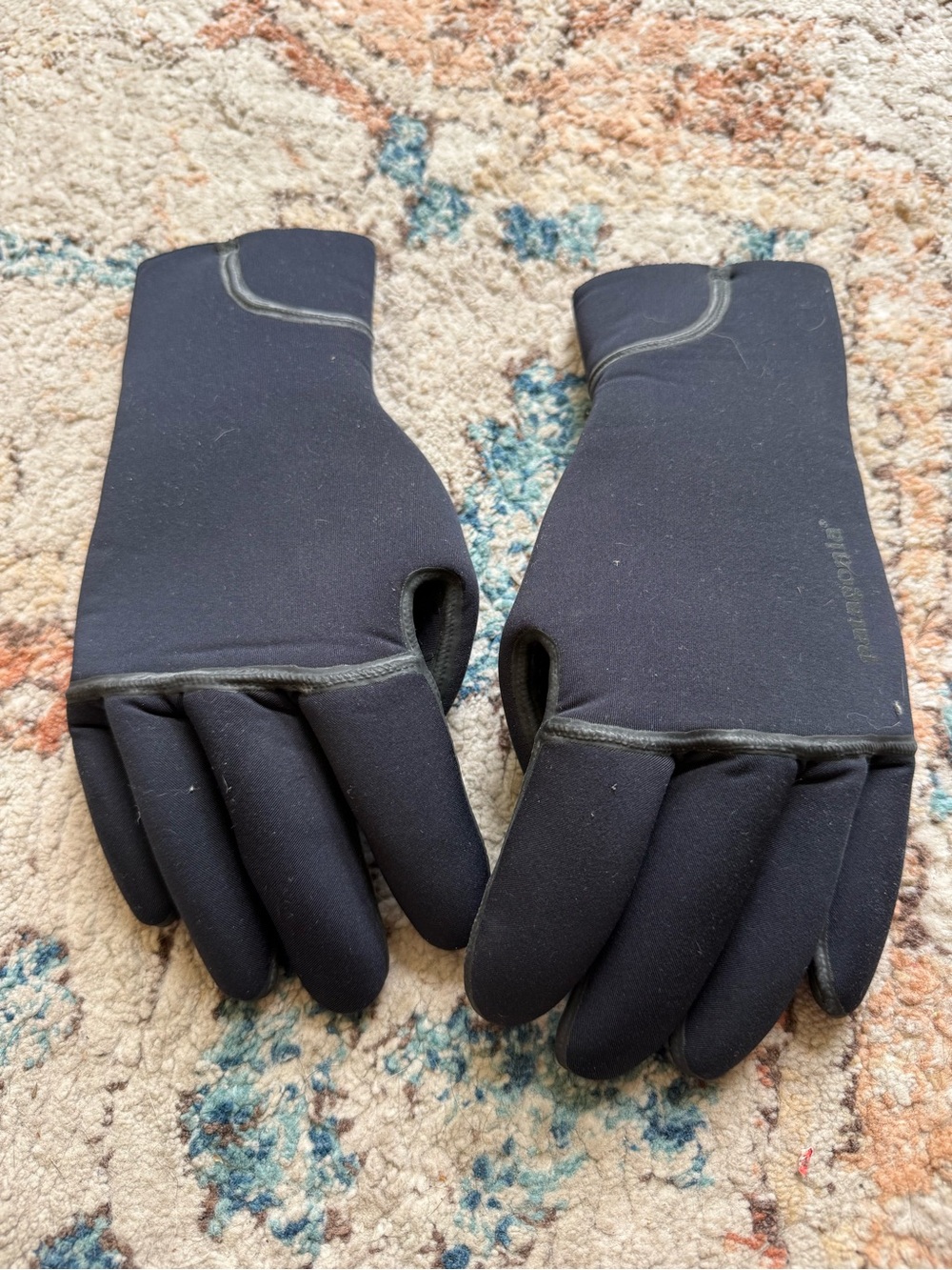 Patagonia Black R3 Neoprene Gloves